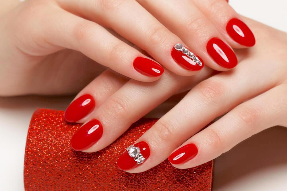 coral red nail design