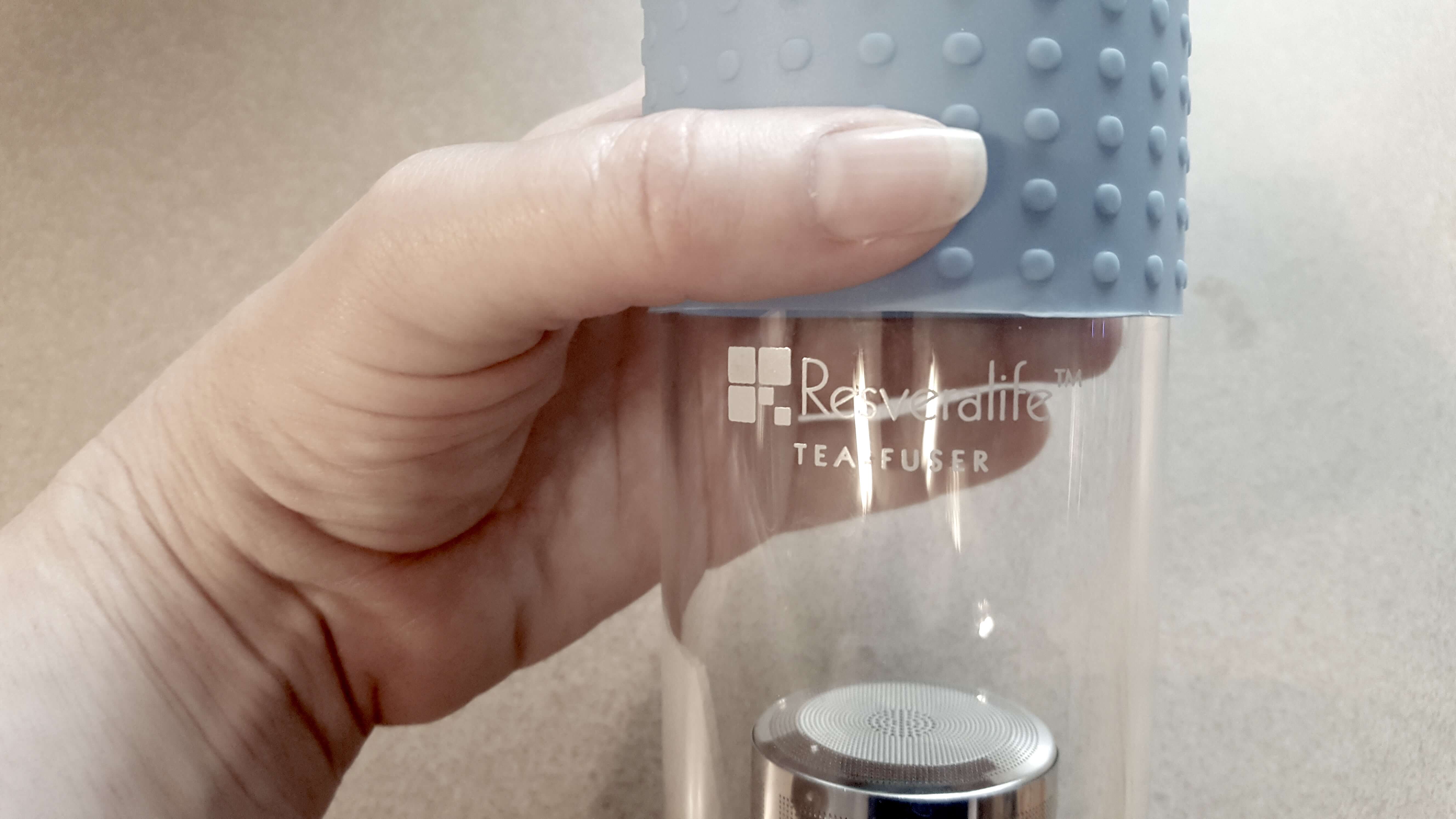 holding Resveralife tea infuser