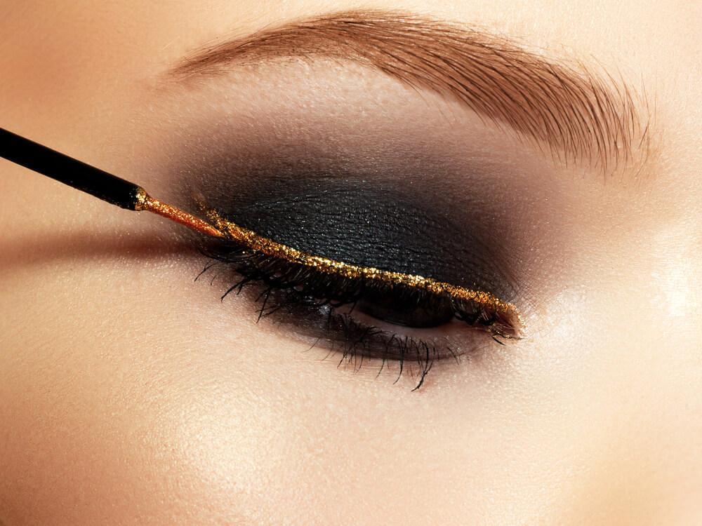 bronze glitter eyeliner on black eyeshadow