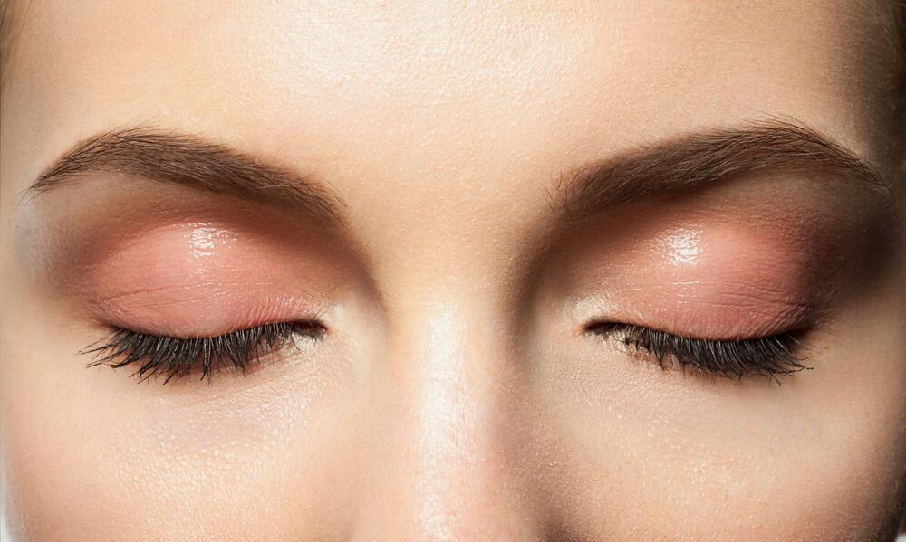 peach eyeshadow