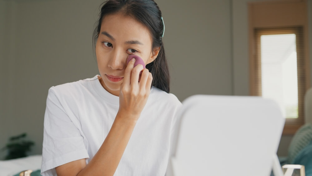 girl applying makeup